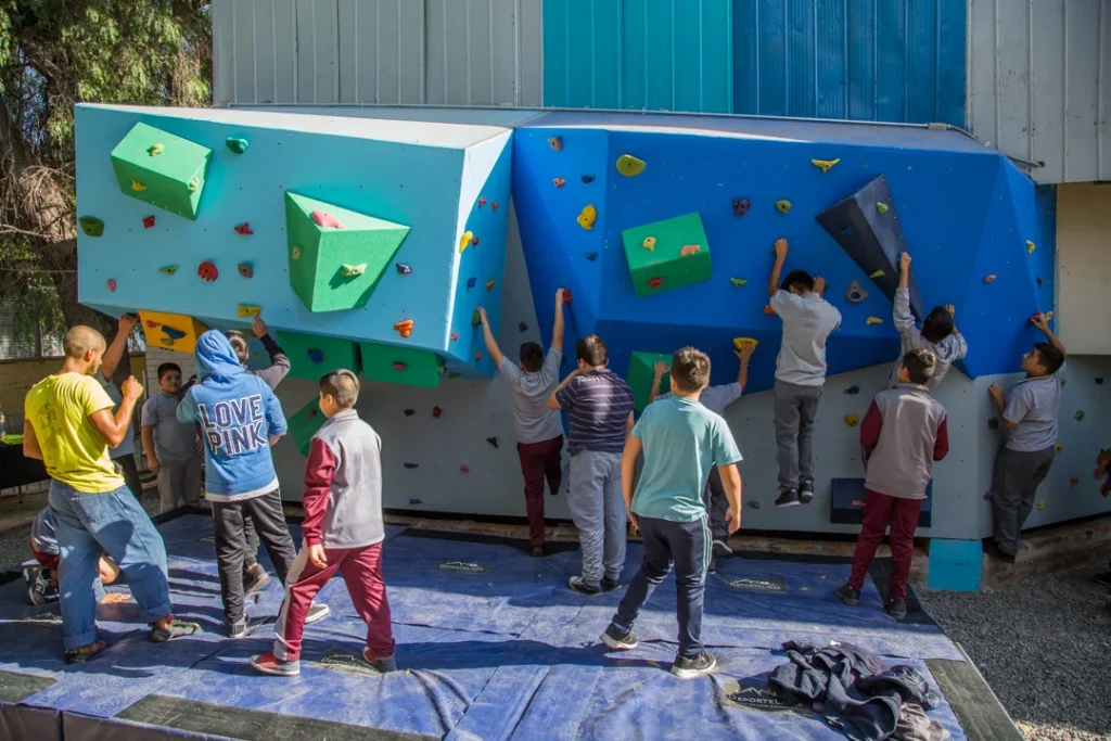 Escuela_domingo_santa_maria_PatioLibre_deportelibre_8-1024x683